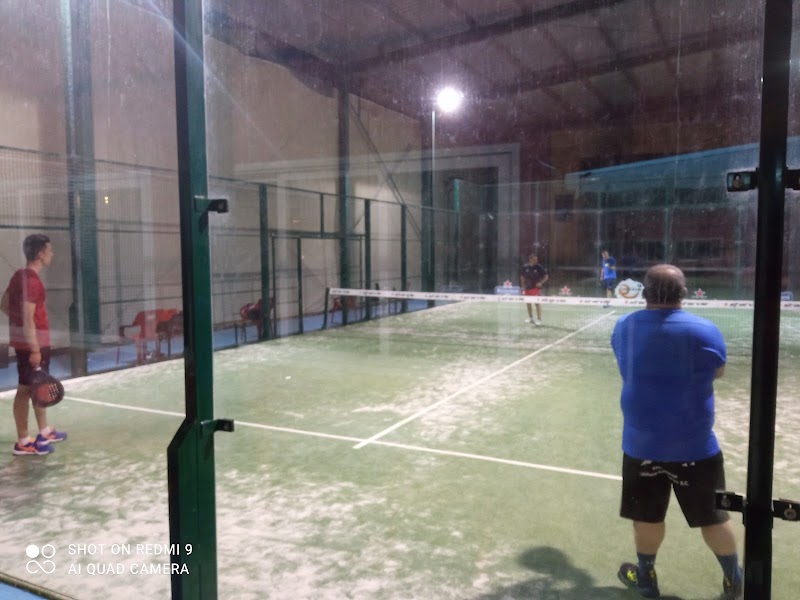 Aragon padel center en La Almunia de Doña Godina - Foto 1