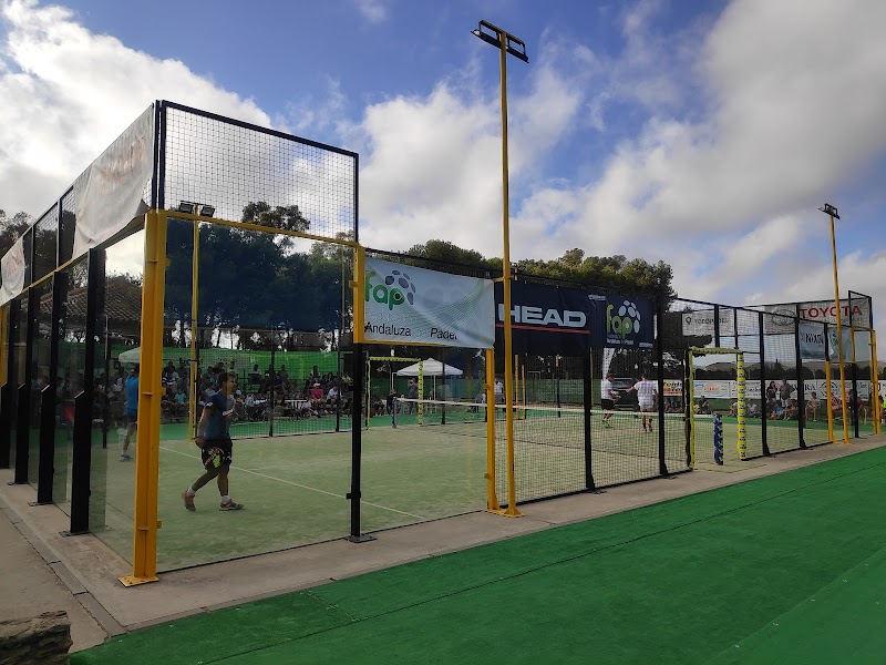 Club De Pádel Chipiona, El Palmeral en Chipiona - Foto 1