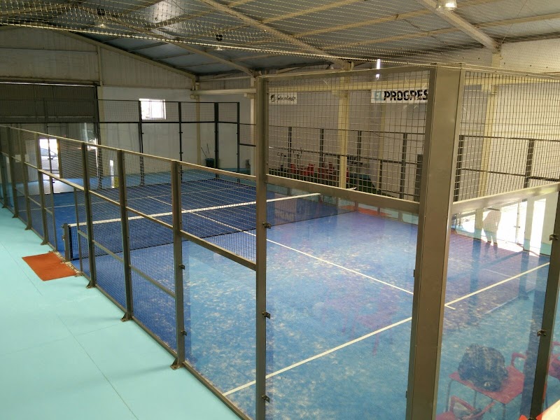 CLUB DE PADEL PADELANTE en Monforte de Lemos - Foto 1