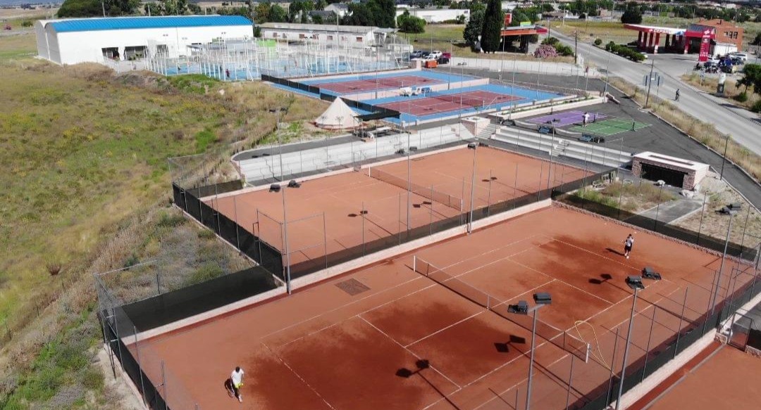 Fitup Padel Hub Brunete By Gaby Reca en Brunete - Foto 1