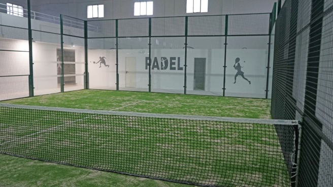 INSTALACIÓNS DEPORTIVAS MUNICIPAIS -PISTA PADEL en Guitiriz - Foto 1