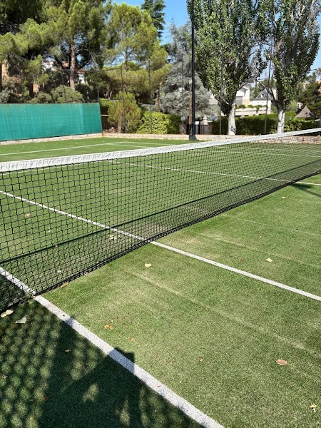Jesevar Servicios Integrales S.L. - Mantenimiento de pistas de pádel - Foto 3