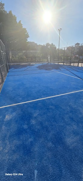 Marina Internacional Pádel en Torrevieja - Foto 1
