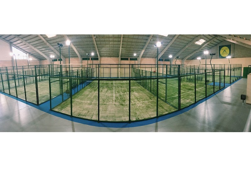 Pádel Indoor - Puente Real en Badajoz - Foto 1