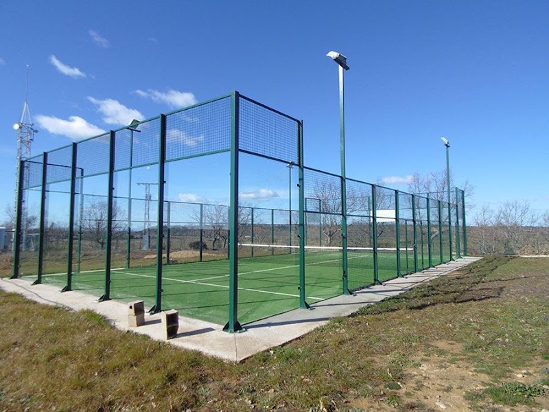 Pista de padel en Alba de Yeltes - Foto 1