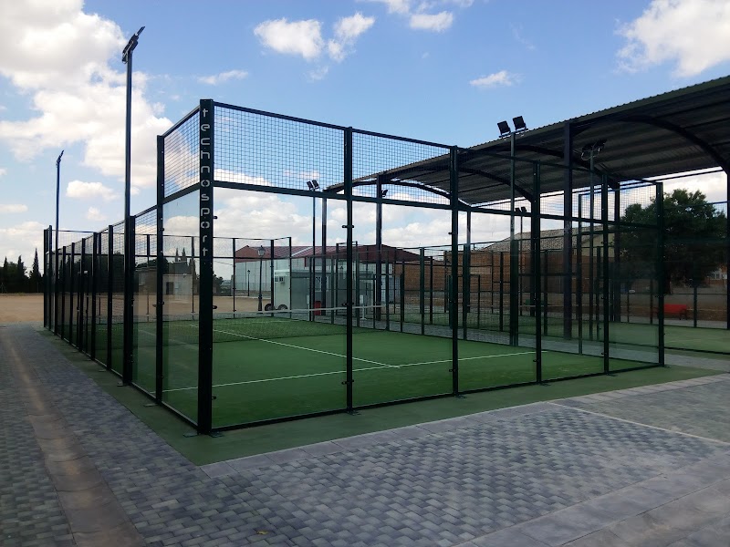 Pista de Pádel en San Carlos del Valle - Foto 1