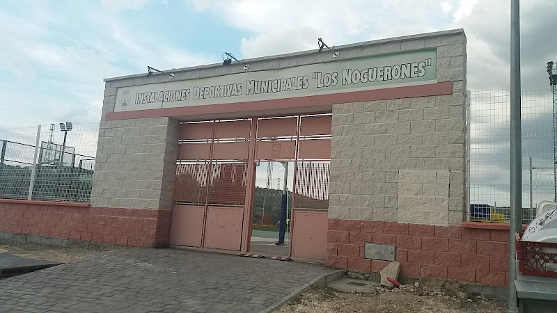 Pista de Pádel Municipal Los Noguerones en Alcaudete - Foto 1