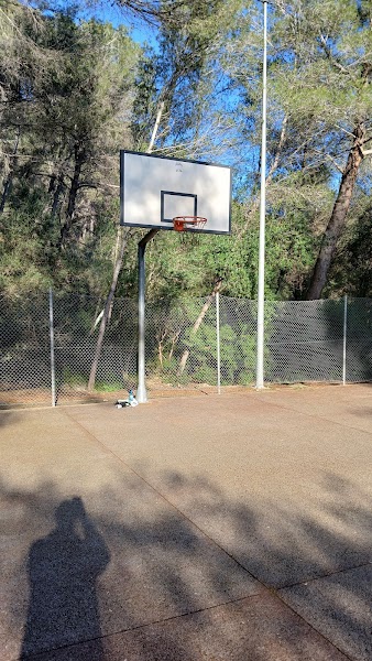 Pista De Pádel Y Baloncesto.