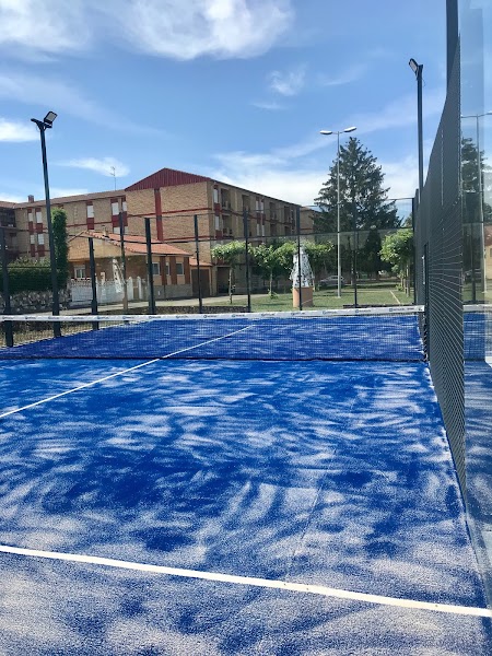 Pista pádel Villanueva en Villanueva del Carrizo - Foto 1