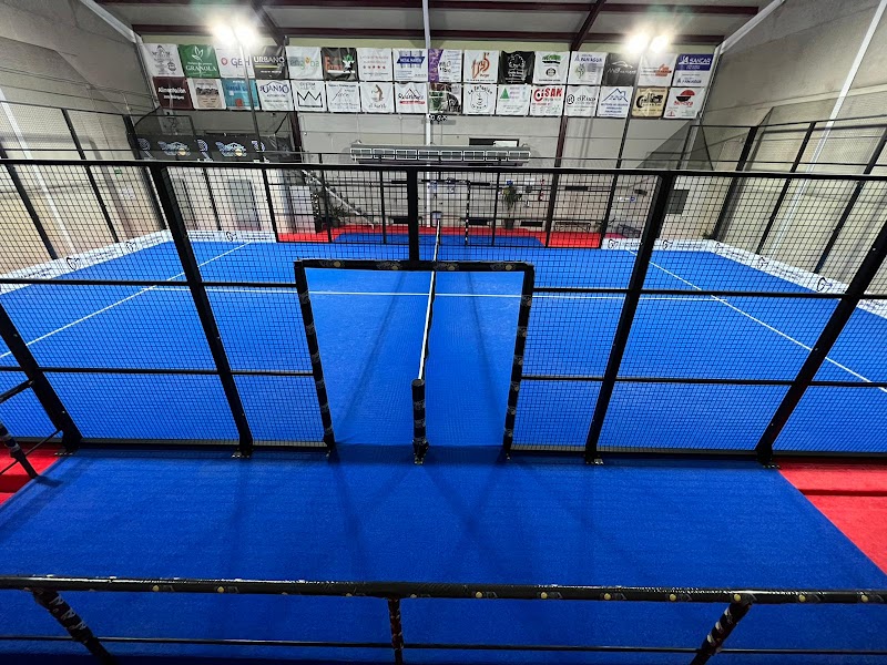 Reinos Padel Indoor en Alburquerque - Foto 1